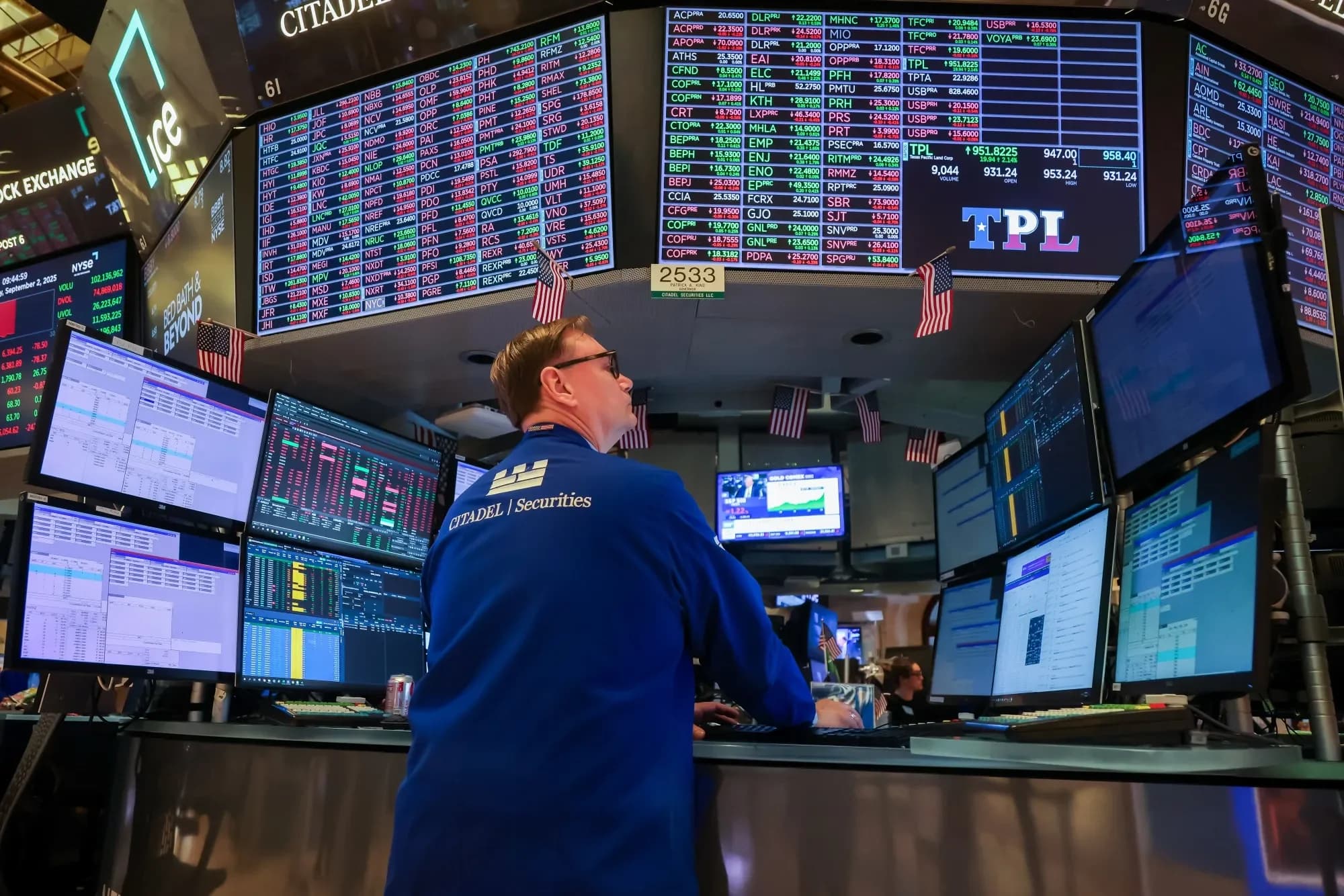 Cover Image for Stock market movements February 2026: Tech Rally and Risks