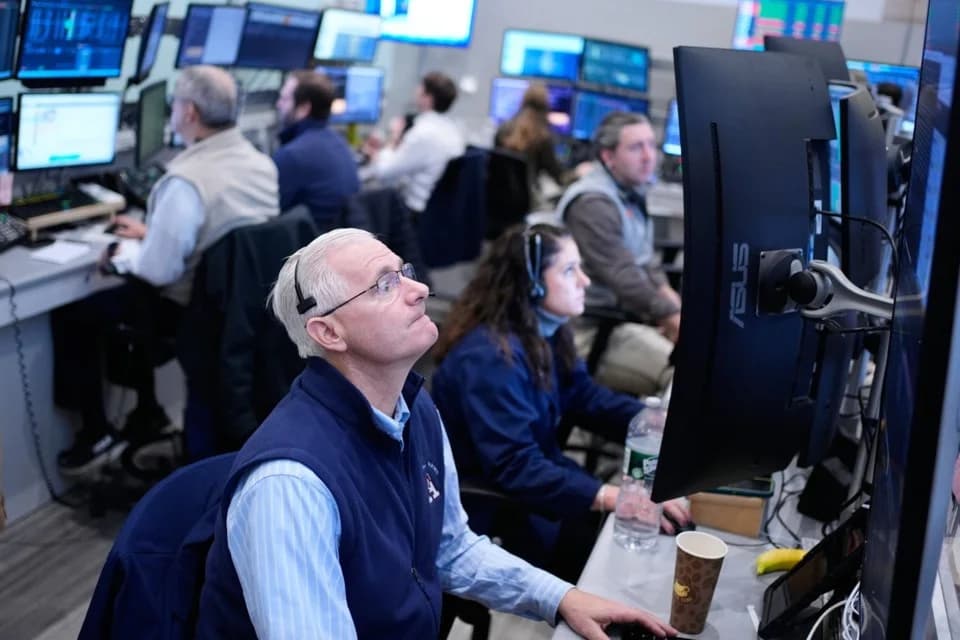 Cover Image for US stock market momentum February 17 2026: Tech Rotation