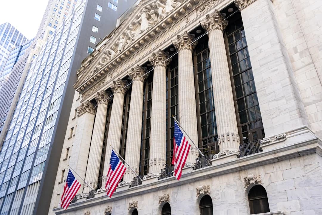 Cover Image for Stock-Market-Rotation-2026: Sector Shifts and Fed Signals