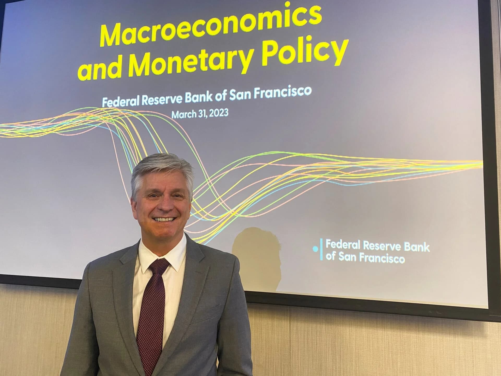 Cover Image for Federal Reserve policy 2026 hold: Tech, Markets, Risks